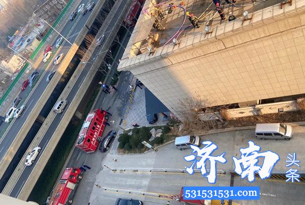 济南市历城区二环东路倪氏海泰大酒店6日凌晨发生火灾