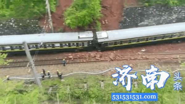 济南发往广州T179次列车在湖南境内发生侧翻,3-4节车厢脱轨,机头着火