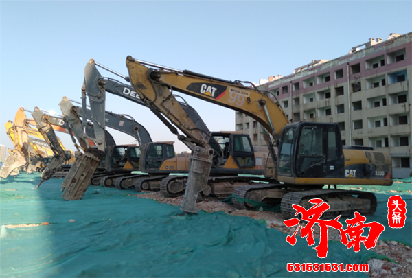 济南天桥区政府组织相关职能部门对北湖片区27户滞留户实施依法强制搬迁