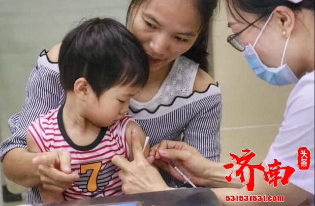 手足口病传播系数是新冠病毒的3倍 得了手足口病会有哪些症状?