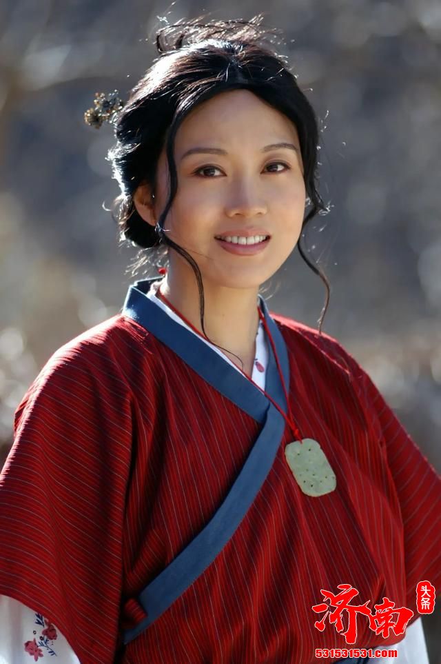 49岁闫妮脏辫亮相8月获最佳女主角 22岁女儿参加演员请就位 49岁闫妮脏辫亮相8月获最佳女主角 22岁女儿参加演员请就位