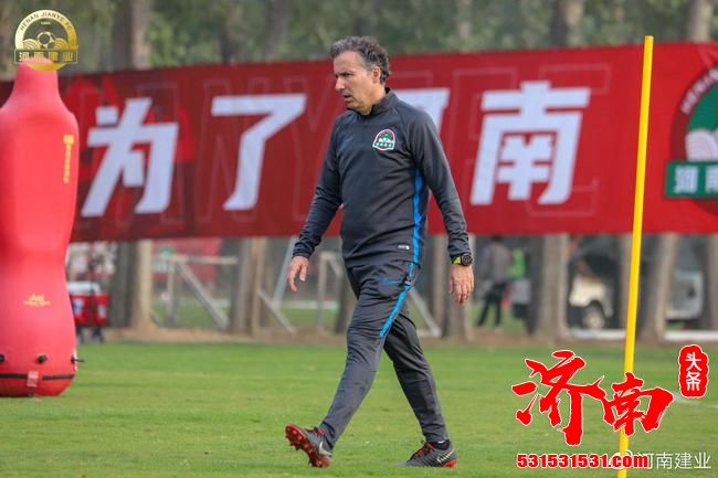 建业首场保级比赛对武汉卓尔 哈维尔:重建信心去赢比赛 建业首场保级比赛对武汉卓尔 哈维尔:重建信心去赢比赛