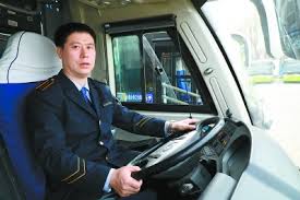 暖心!乘客坐轮椅上车不便,济南公交驾驶员和乘客齐帮忙 暖心!乘客坐轮椅上车不便,济南公交驾驶员和乘客齐帮忙