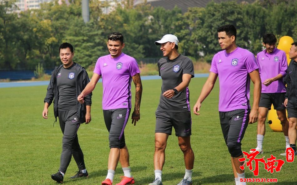 深足球员的体能和状态都非常好 泰达保级战难踢 深足球员的体能和状态都非常好 泰达保级战难踢