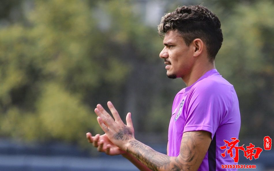 泰达有一流的外援配置 但是防守上还是有问题 泰达有一流的外援配置 但是防守上还是有问题