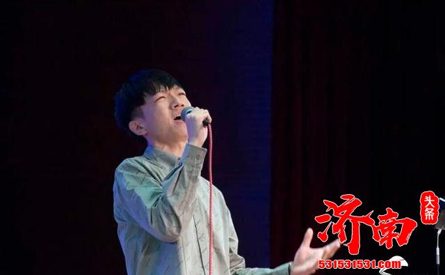 济南首批62位艺人拿到“济南街头艺术表演证” 实现“持证上岗” 城市治理更有温度 济南首批62位艺人拿到“济南街头艺术表演证” 实现“持证上岗” 城市治理更有温度