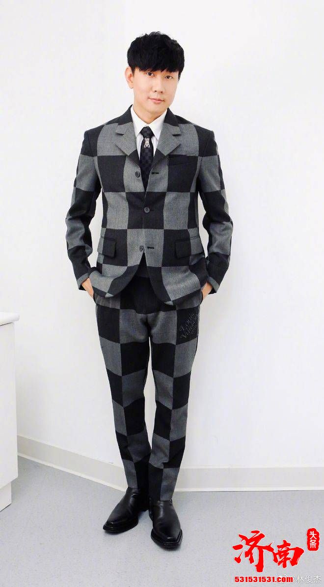 王源自己购买1084张林俊杰新专,可谓是“土豪粉”了 王源自己购买1084张林俊杰新专,可谓是“土豪粉”了