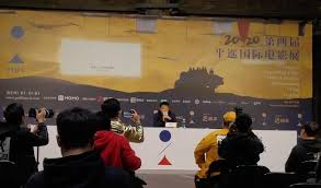 贾樟柯退出平遥影展后哽咽致辞:还是要感谢电影 贾樟柯退出平遥影展后哽咽致辞:还是要感谢电影