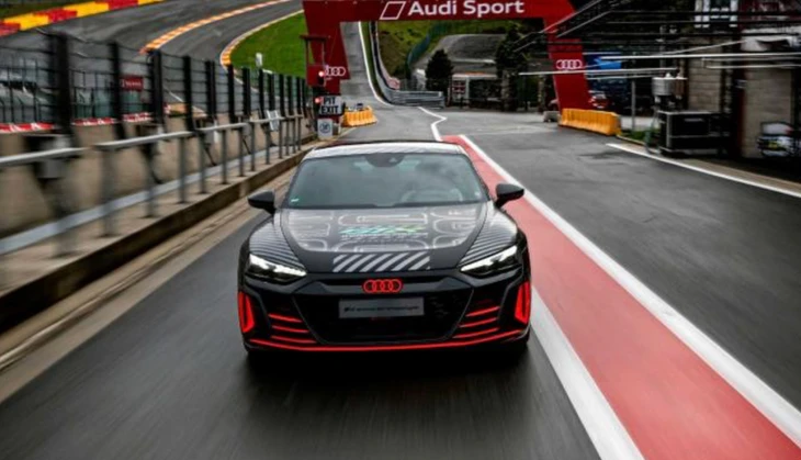 奥迪RS e-tron GT原型车实车图曝光 将采用三电机系统 奥迪RS e-tron GT原型车实车图曝光 将采用三电机系统