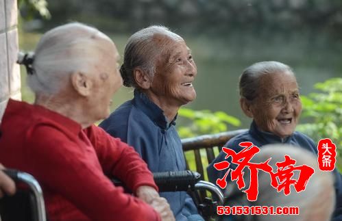 济南管理部门:工作量大人手不够,老干部、老党员顶上去 老年志愿者助力人口普查 济南管理部门:工作量大人手不够,老干部、老党员顶上去 老年志愿者助力人口普查