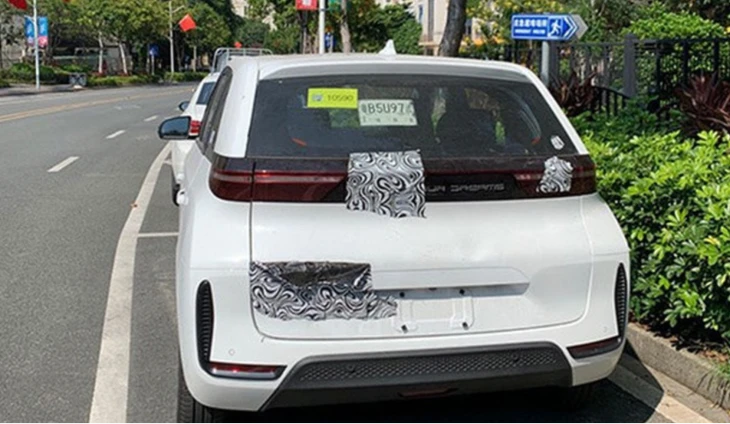 比亚迪秦D1谍照曝光 采用不对称车门 最大续航可达418km 比亚迪秦D1谍照曝光 采用不对称车门 最大续航可达418km