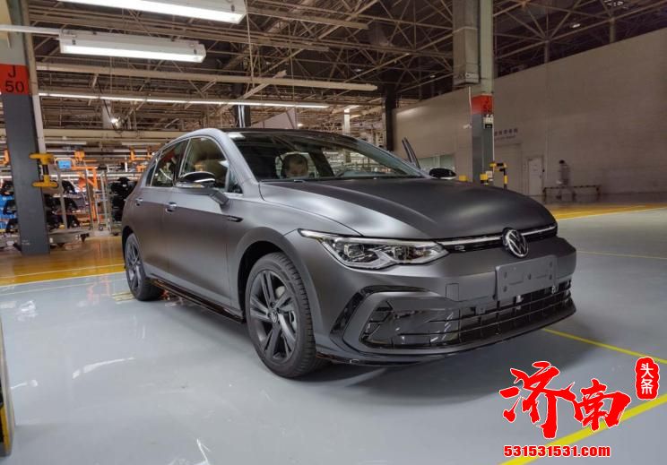 全新高尔夫黑武士版亮相 哑光黑色涂装 配碳纤维后视镜壳 全新高尔夫黑武士版亮相 哑光黑色涂装 配碳纤维后视镜壳