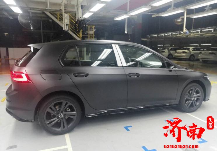 全新高尔夫黑武士版亮相 哑光黑色涂装 配碳纤维后视镜壳 全新高尔夫黑武士版亮相 哑光黑色涂装 配碳纤维后视镜壳