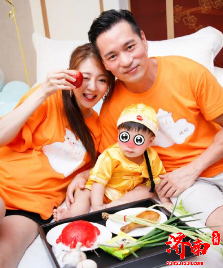 安以轩晒富商老公抱二胎女儿照 头胎生子奖励6亿豪宅这次呢 安以轩晒富商老公抱二胎女儿照 头胎生子奖励6亿豪宅这次呢