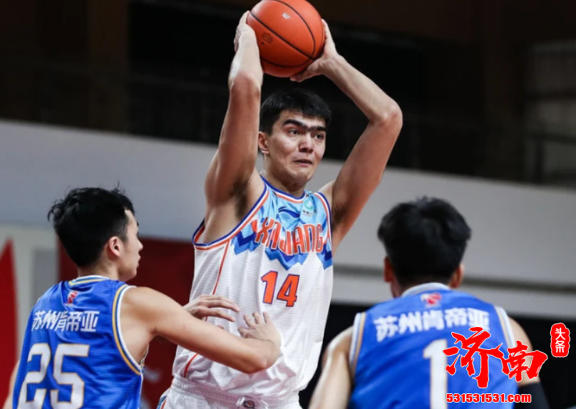 鲁吐布拉因为拥有极为浓密的眉毛 导致他被外界誉为新疆浓眉哥 鲁吐布拉因为拥有极为浓密的眉毛 导致他被外界誉为新疆浓眉哥