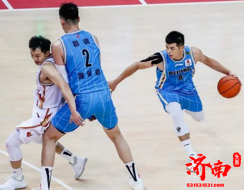 首钢是一支很坚韧的球队 并不会因为2场的失利而失去对队友的信任 首钢是一支很坚韧的球队 并不会因为2场的失利而失去对队友的信任