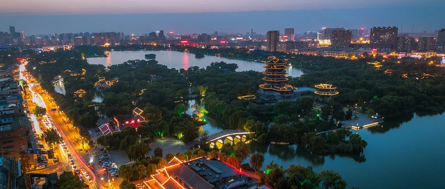 济南之行:领略趵突泉的壮美,感受大明湖的优雅 济南之行:领略趵突泉的壮美,感受大明湖的优雅