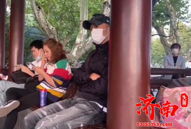 谢霆锋在西湖边听大妈唱伤心情歌 王菲现身机场两人再被传情变 谢霆锋在西湖边听大妈唱伤心情歌 王菲现身机场两人再被传情变