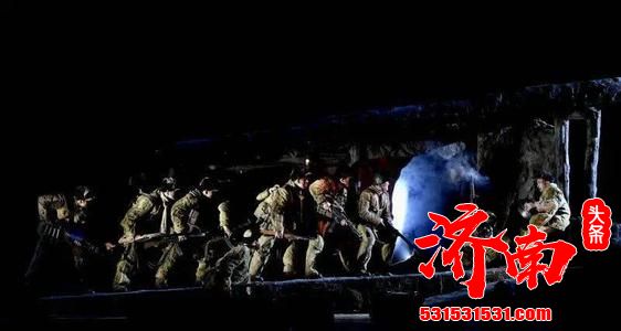 话剧《上甘岭》演出落幕,全场观众无不眼含热泪 话剧《上甘岭》演出落幕,全场观众无不眼含热泪