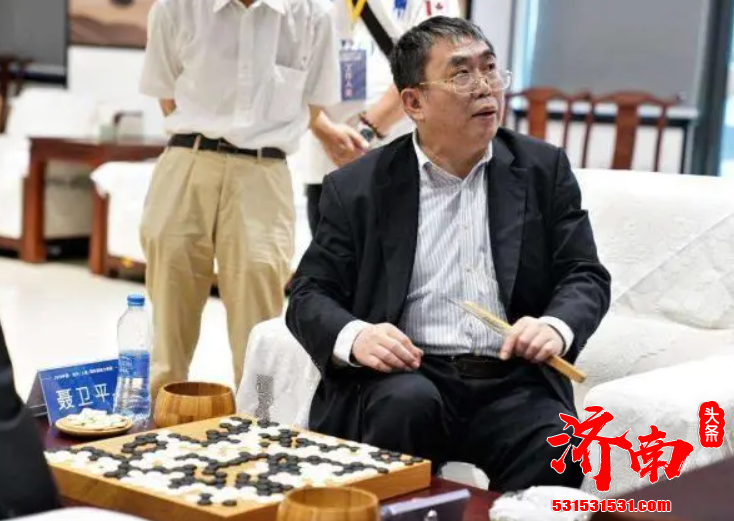 柯洁不是说天分一定高过老聂 而是这些年来围棋界的发展 他肯定比当年聂卫平更厉害了 柯洁不是说天分一定高过老聂 而是这些年来围棋界的发展 他肯定比当年聂卫平更厉害了