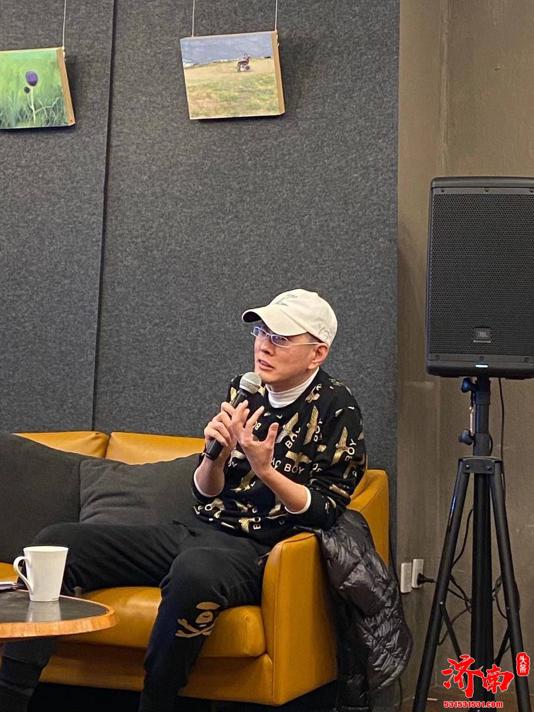 小说家唐棣携新书《电影漫游症札记》与现场读者一起观看电影 小说家唐棣携新书《电影漫游症札记》与现场读者一起观看电影