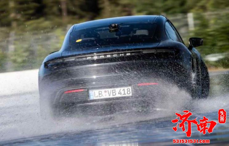 保时捷Taycan以42.171km距离创下电动车漂移最长记录 保时捷Taycan以42.171km距离创下电动车漂移最长记录