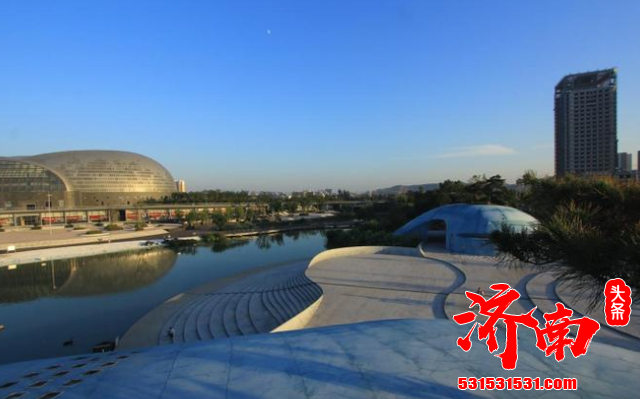 济南特色的文化建筑:大剧场约13.6万平方米,从远处看像是“鸡蛋” 济南特色的文化建筑:大剧场约13.6万平方米,从远处看像是“鸡蛋”