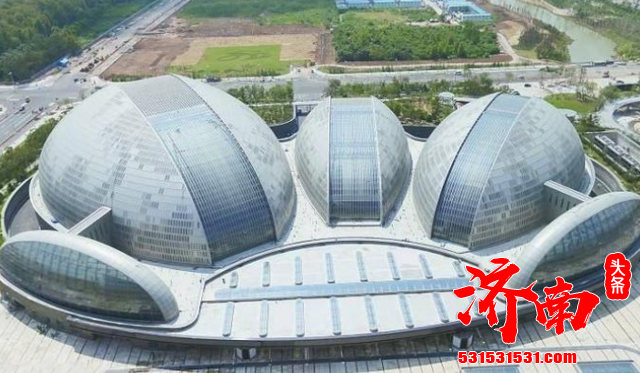 济南特色的文化建筑:大剧场约13.6万平方米,从远处看像是“鸡蛋” 济南特色的文化建筑:大剧场约13.6万平方米,从远处看像是“鸡蛋”