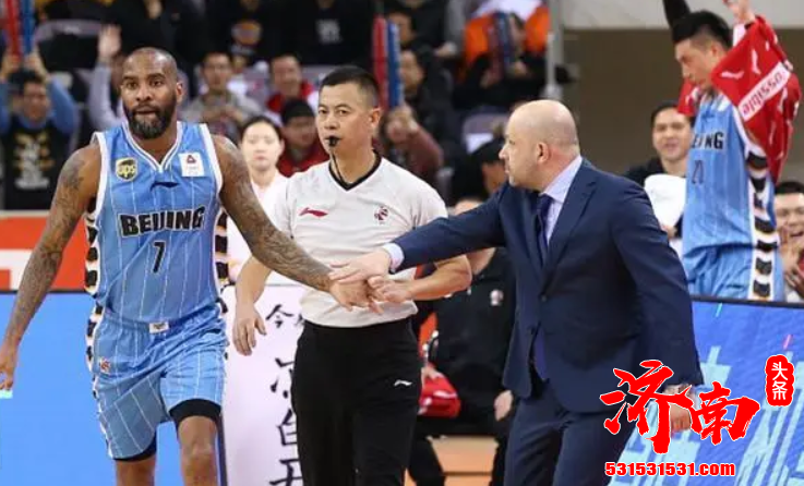 防守无疑是非常重要的一环 但北京首钢男篮太过重视防守 以至于在进攻端根本顾及不到 防守无疑是非常重要的一环 但北京首钢男篮太过重视防守 以至于在进攻端根本顾及不到