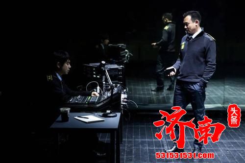 舞台剧《罪人》首演获好评,演员许圣楠出色地塑造了主角阿斯特 舞台剧《罪人》首演获好评,演员许圣楠出色地塑造了主角阿斯特