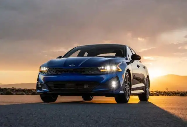 全新起亚K5 GT街头上实拍图曝光 搭2.5T引擎 运动感十足 全新起亚K5 GT街头上实拍图曝光 搭2.5T引擎 运动感十足