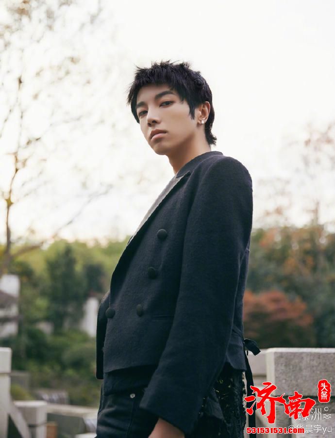 华晨宇闭关在家迷上擦地 双手变粗糙需做手部护理 华晨宇闭关在家迷上擦地 双手变粗糙需做手部护理