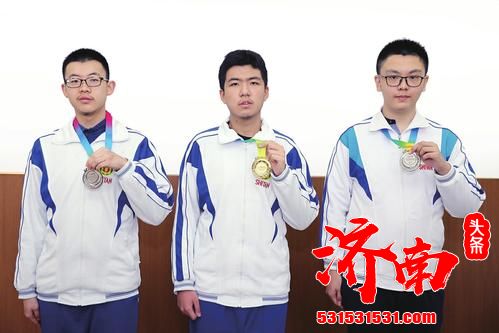 济南教育局:数学奥赛摘金夺银省实验3学子各有“绝技” 济南教育局:数学奥赛摘金夺银省实验3学子各有“绝技”
