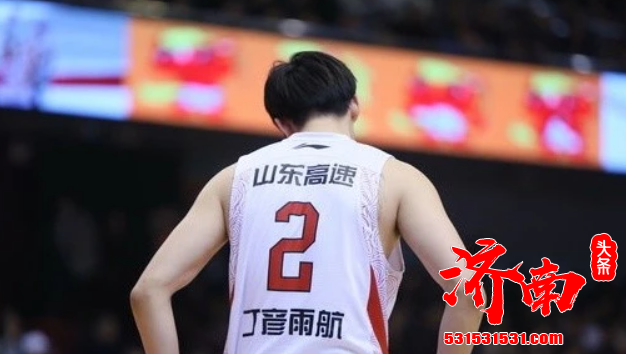 休赛期跟山东队重新签约 不过丁彦雨航并不能确保自己拿到全额定薪合同 休赛期跟山东队重新签约 不过丁彦雨航并不能确保自己拿到全额定薪合同