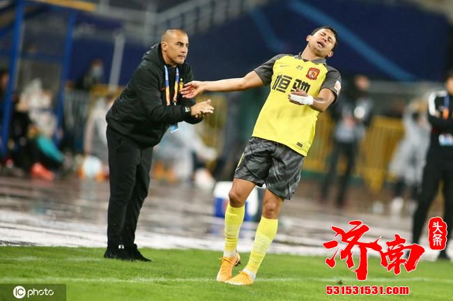 恒大全员回国过元旦与家人团聚 1月将决定卡帅的去留 恒大全员回国过元旦与家人团聚 1月将决定卡帅的去留