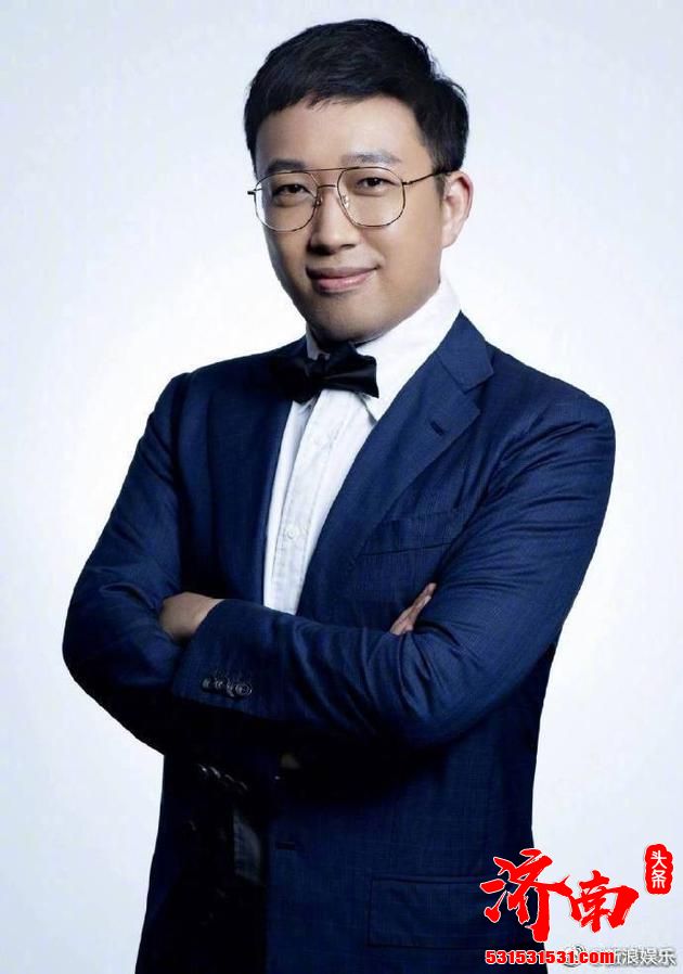 于正回应把椅子坐塌了:我才一百多斤怎么会塌? 于正回应把椅子坐塌了:我才一百多斤怎么会塌?