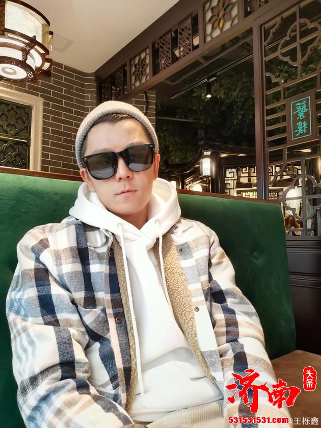 王栎鑫离婚后首现身 喊话跟拍者:拍我卖不了钱 王栎鑫离婚后首现身 喊话跟拍者:拍我卖不了钱