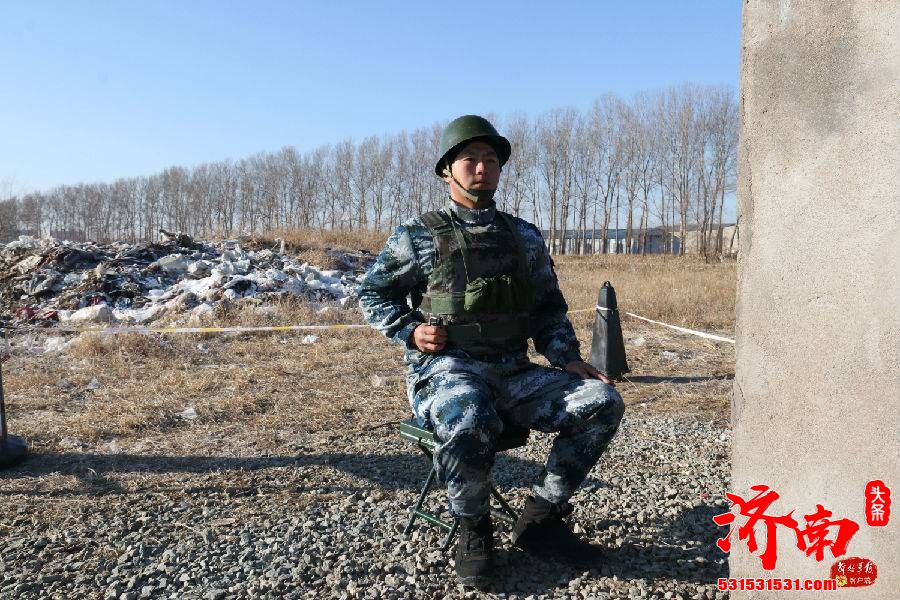 驻沈某部千余名官兵全副武装奔向训练场,拉开实弹投掷训练序幕 驻沈某部千余名官兵全副武装奔向训练场,拉开实弹投掷训练序幕