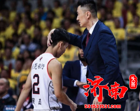 作为广东队替补席的大脑 徐杰对广东队有非常重要的作用 作为广东队替补席的大脑 徐杰对广东队有非常重要的作用