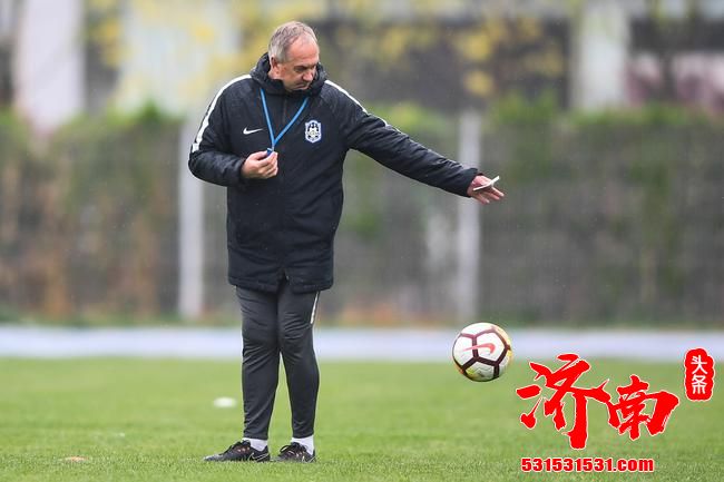 前泰达主帅施蒂利克:中国球队俱乐部的高层不懂足球 前泰达主帅施蒂利克:中国球队俱乐部的高层不懂足球