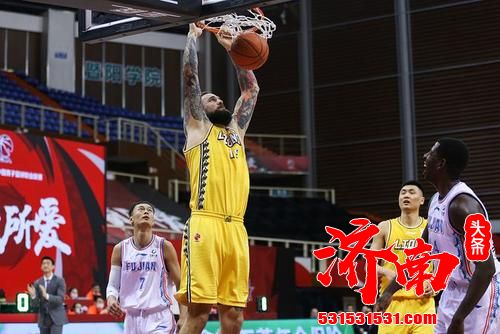 广厦全队在本场比赛送出45次助攻,也是CBA历史球队单场助攻纪录 广厦全队在本场比赛送出45次助攻,也是CBA历史球队单场助攻纪录