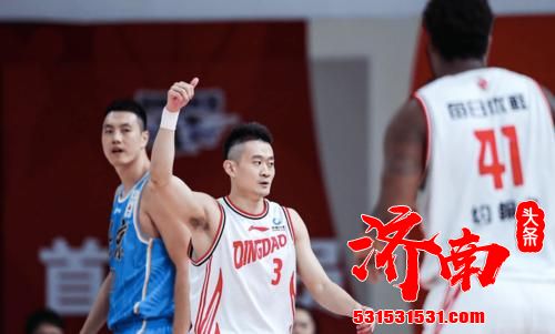 青岛队75-78不敌北京队,青岛队主教练吴庆龙也受到了不少的质疑 青岛队75-78不敌北京队,青岛队主教练吴庆龙也受到了不少的质疑