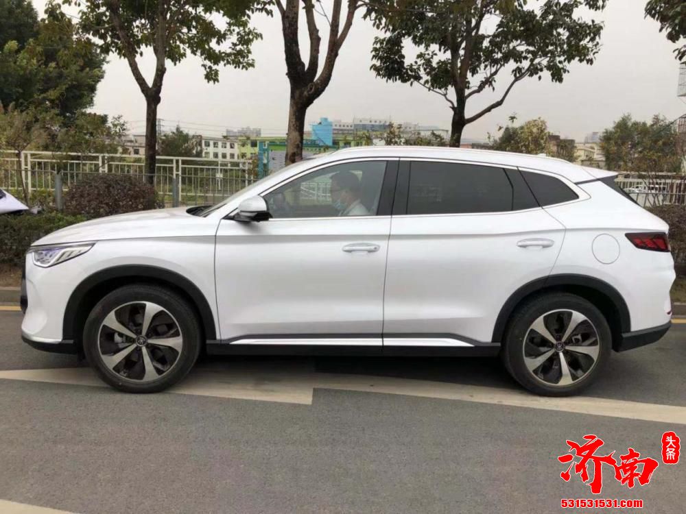 比亚迪宋PLUS DM-i版实拍图曝光 采用最新家族前脸造型 比亚迪宋PLUS DM-i版实拍图曝光 采用最新家族前脸造型