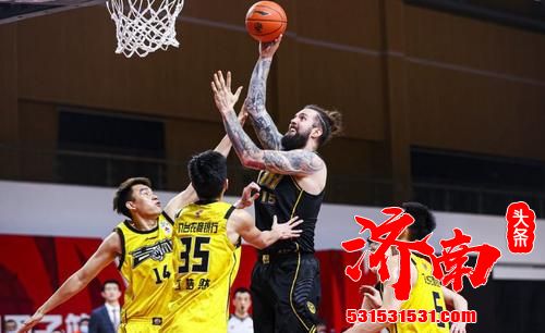 广厦队104-105惜败吉林队,但广厦队后卫冯欣再有出色表现 广厦队104-105惜败吉林队,但广厦队后卫冯欣再有出色表现