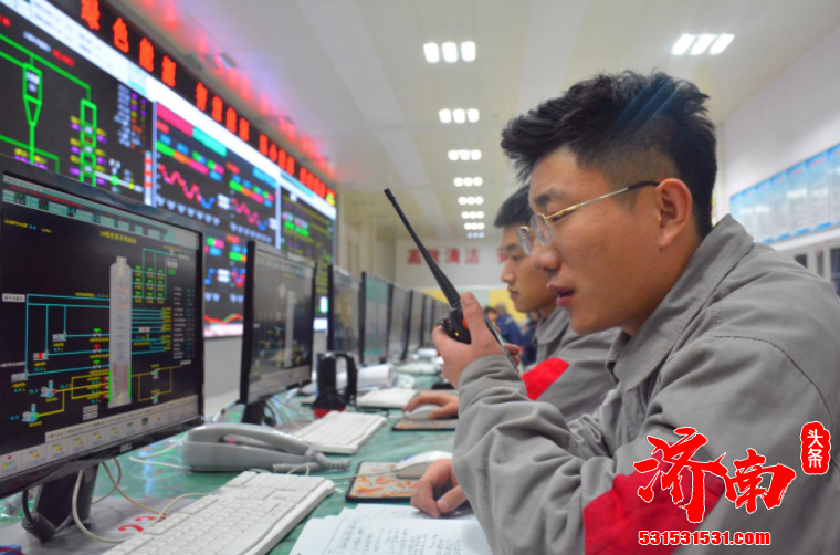 如往常一样坚守在各自的工作岗位 守护着千家万户的温暖 他们就是济南能源集团供热运行人 如往常一样坚守在各自的工作岗位 守护着千家万户的温暖 他们就是济南能源集团供热运行人