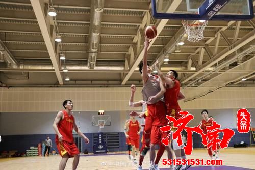 山东男篮提前一天在基地内再度集结,准备接下来第三阶段的比赛 山东男篮提前一天在基地内再度集结,准备接下来第三阶段的比赛