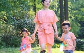 孙俪给女儿小花穿二手衣 款式齐全勤俭持家又环保 孙俪给女儿小花穿二手衣 款式齐全勤俭持家又环保