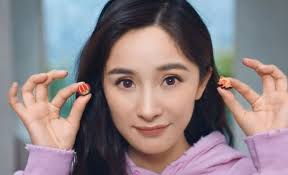 杨幂17岁时所写歌词曝光 网友:有方文山内味儿 杨幂17岁时所写歌词曝光 网友:有方文山内味儿