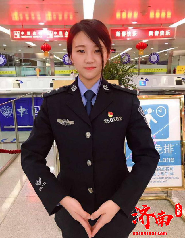 济南出入境边防检查站的一名女警与那些男警们一样 不分昼夜的奋战在国门一线 济南出入境边防检查站的一名女警与那些男警们一样 不分昼夜的奋战在国门一线