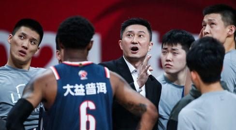 马尚报销,杜锋大概率还会将队内神射王薪凯重新放入主力轮换阵容 马尚报销,杜锋大概率还会将队内神射王薪凯重新放入主力轮换阵容